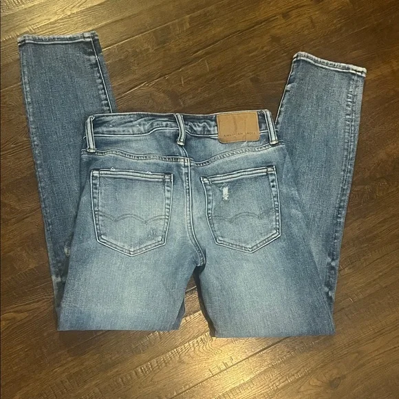 American Eagle Outfitters Women’s Blue Distressed Jeans - Picture 4 of 4